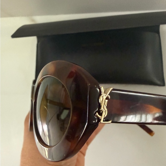 Saint Laurent SL M136 Havana/Green (002) - Picture 9 of 12